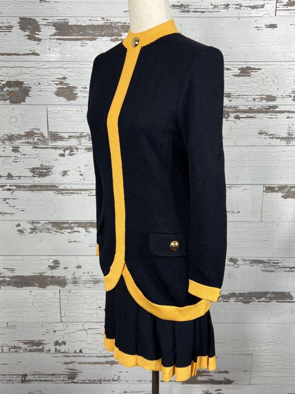 ST. JOHN by MARIE GRAY Skirt Suit 2pc Santana Knit Black & Gold Sz 4 EUC - Picture 4 of 7